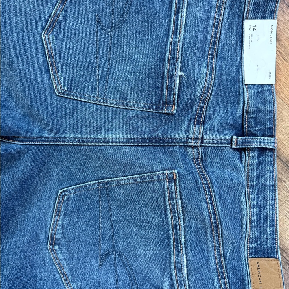 American Eagle Outfitters Blue MOM Jean NWT - Picture 9 of 11